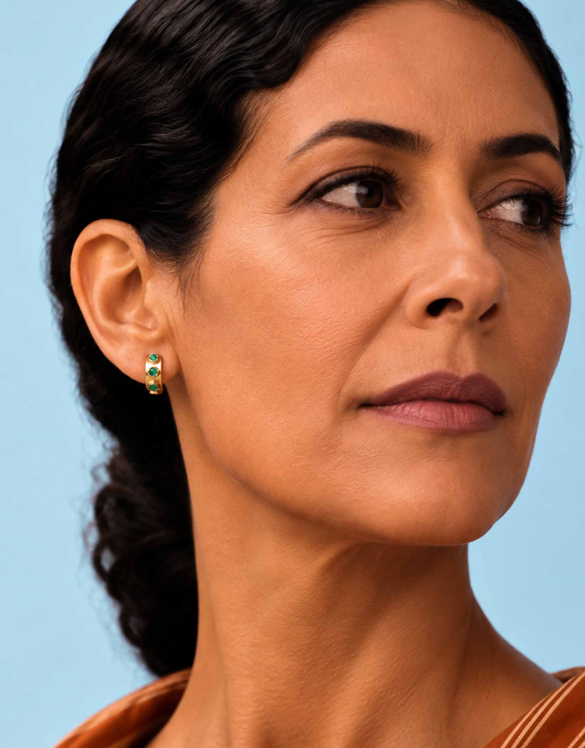 JABBAR – Pair of 18-Karat Gold Hoops with Green Emeralds
