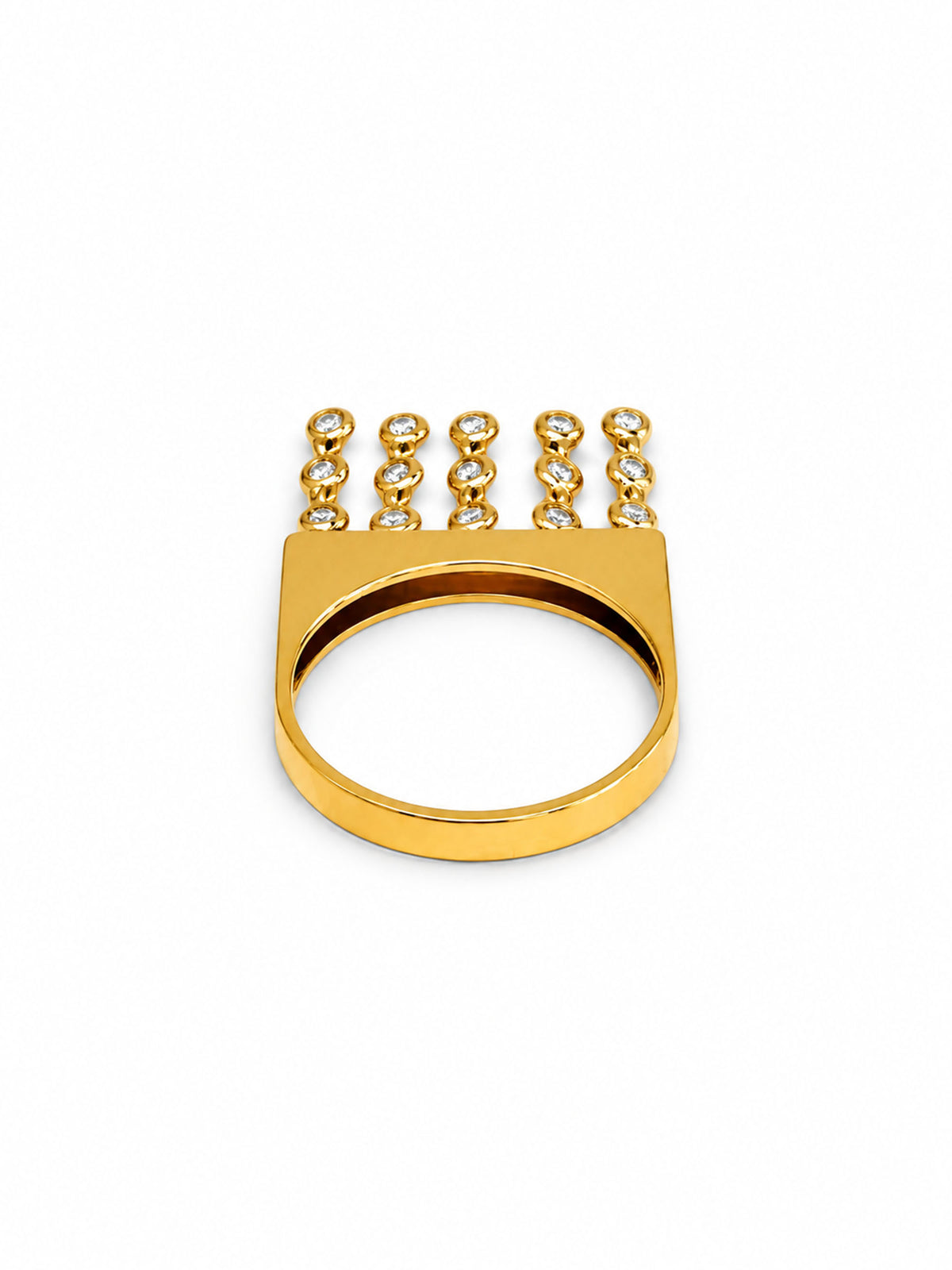 Crafted in 18-karat gold, this kinetic design comes alive the moment you do. Five rows of delicate chains, each carrying three brilliant-cut diamonds, create a shimmer that’s never quite the same twice. Fifteen tiny sparks dancing in every direction with every gesture, every laugh, every conversation.