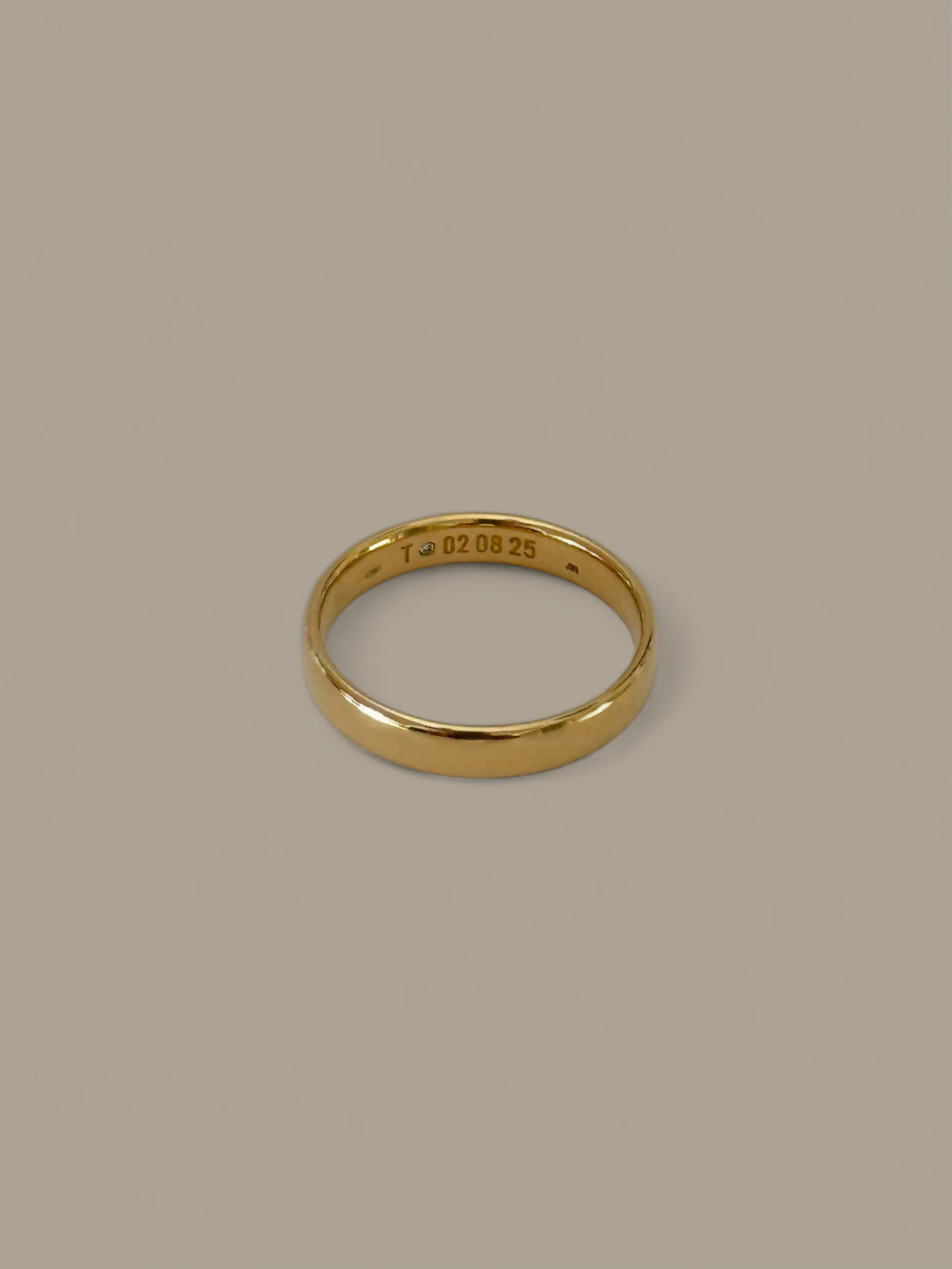Jonathan - Unisex Wedding Band in 18k Gold