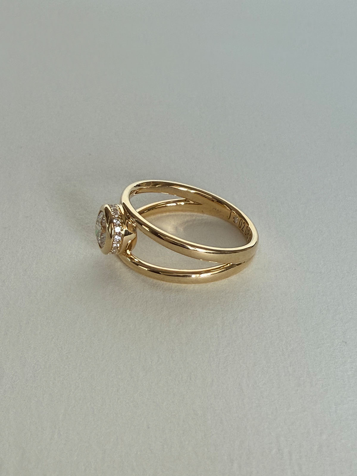 Trine - Ring with a 0.53 carat center diamond surrounded with halo brilliant-cut diamonds