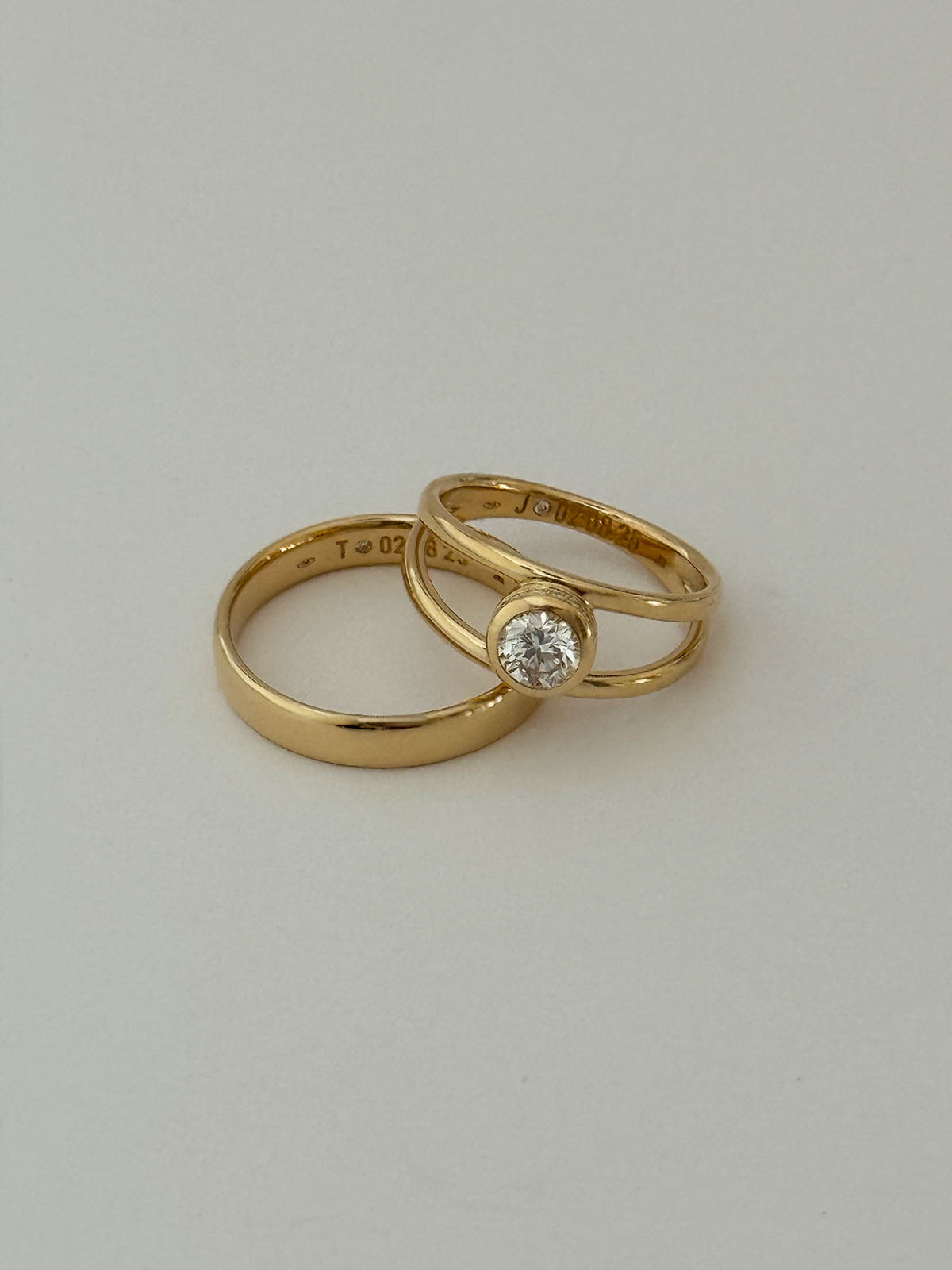 Trine - Ring with a 0.53 carat center diamond surrounded with halo brilliant-cut diamonds