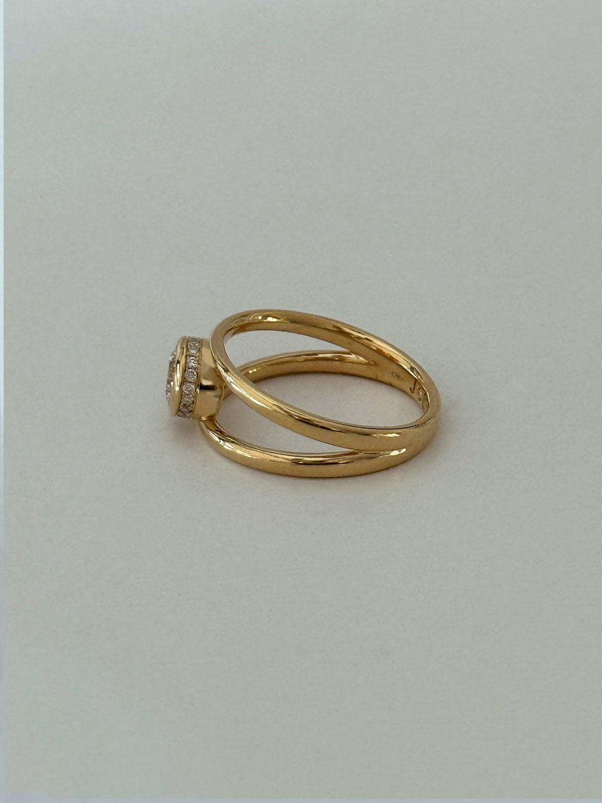 Trine - Ring with a 0.53 carat center diamond surrounded with halo brilliant-cut diamonds