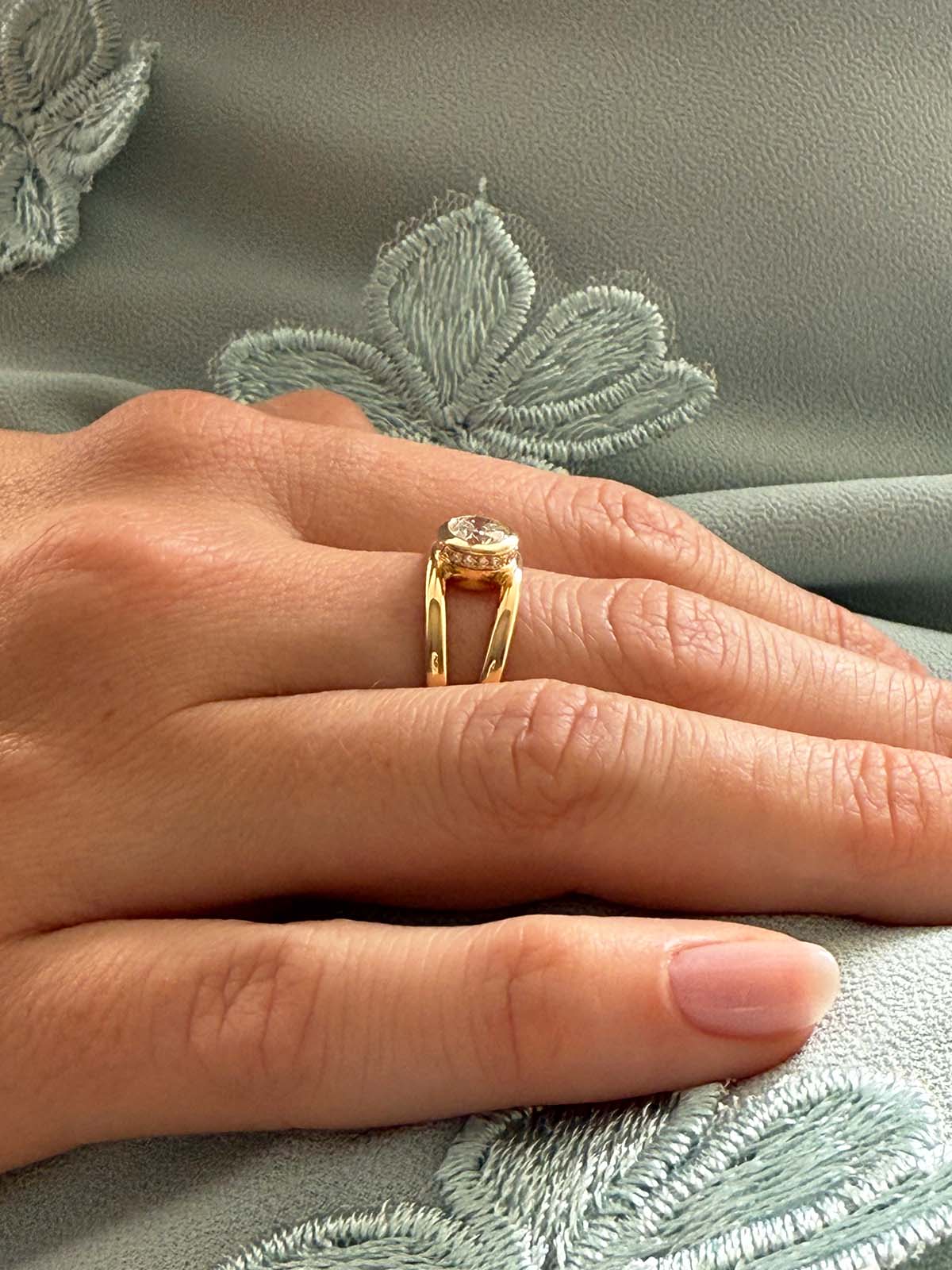 Trine - Ring with a 0.53 carat center diamond surrounded with halo brilliant-cut diamonds