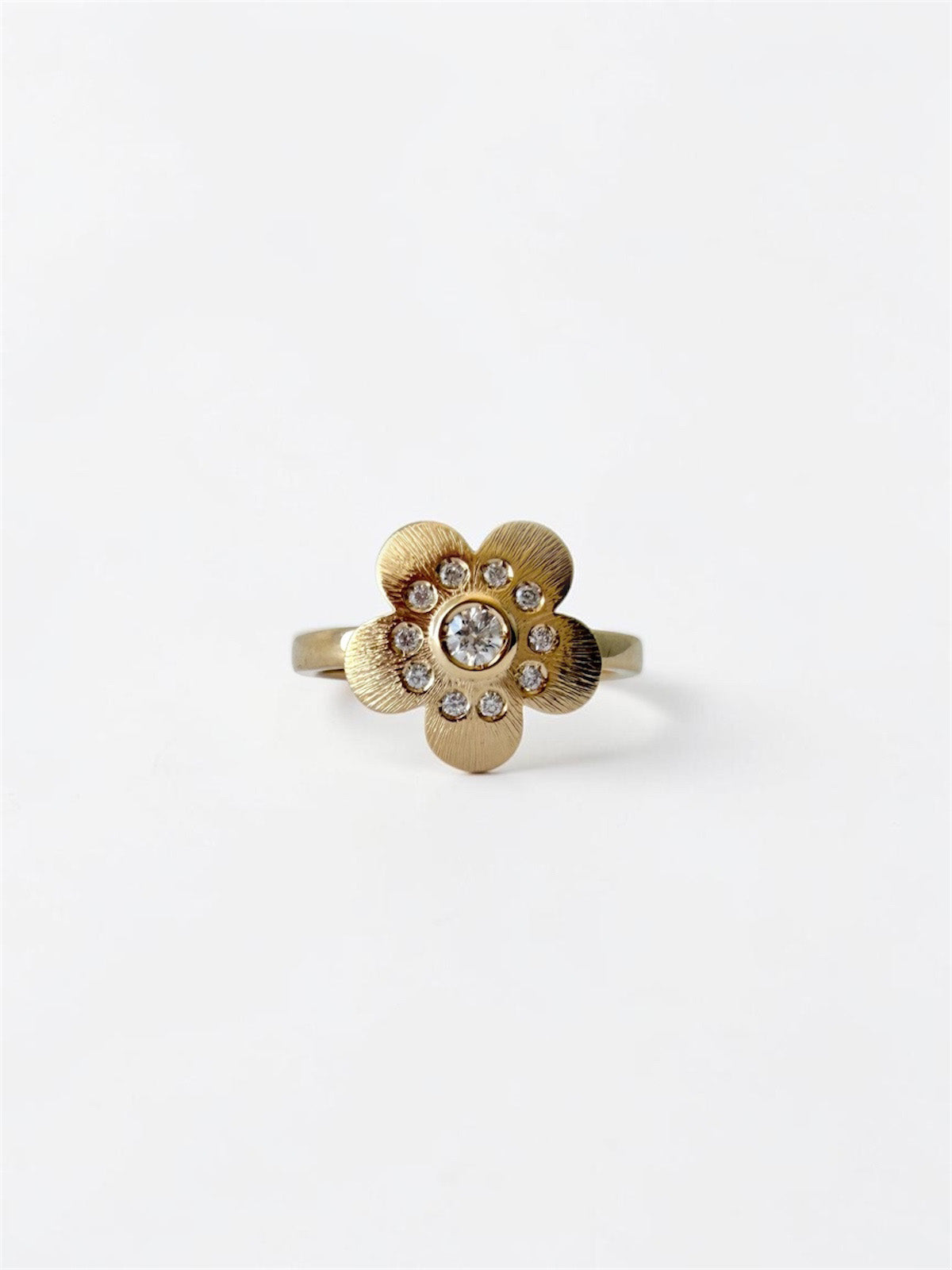 Flower Power Diamond - Ring with Center Diamond and small brilliants