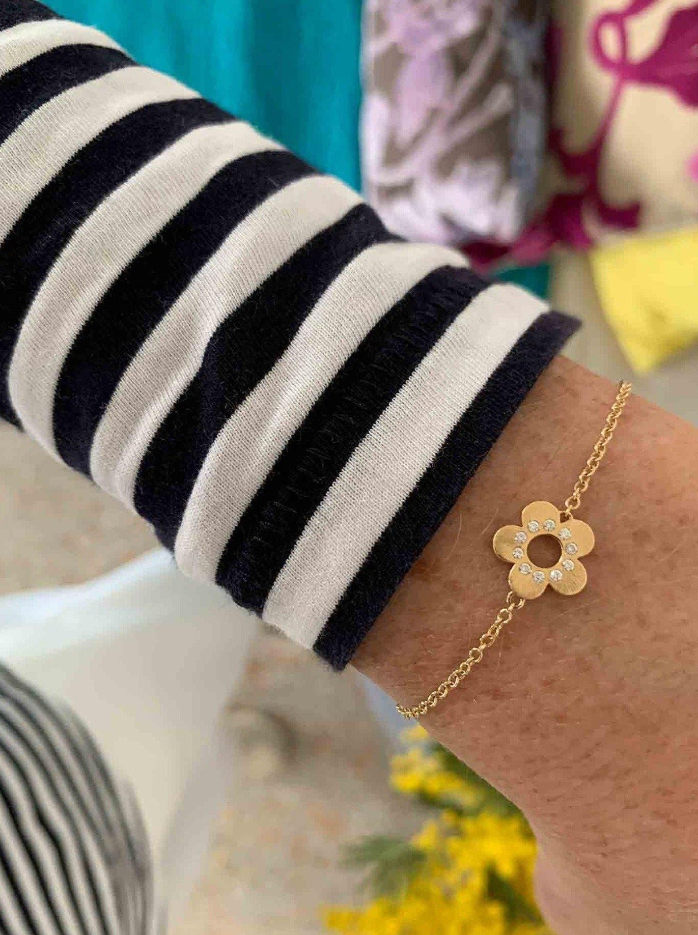 Flower Power - Bracelet with diamonds
