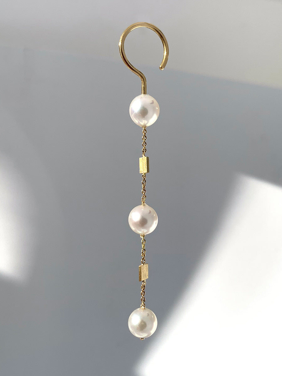Bubbles - Earring in 18 karat gold with Akoya pearls