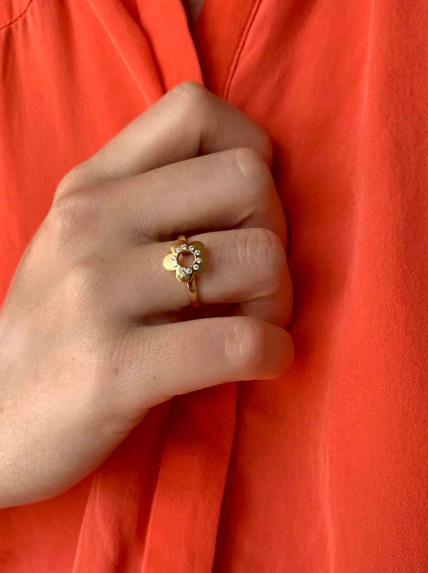 Flower Power - Ring with diamonds