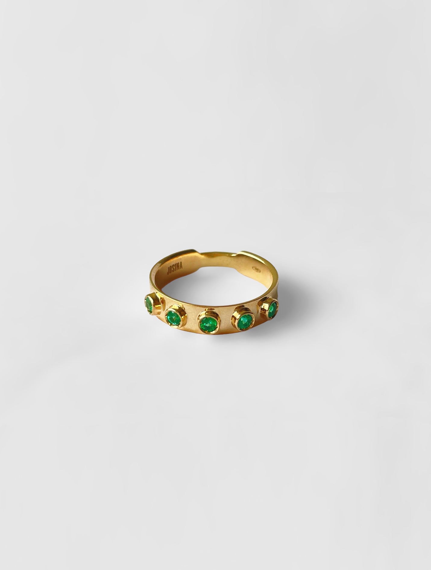 Jabbar - Ring with radiant emeralds