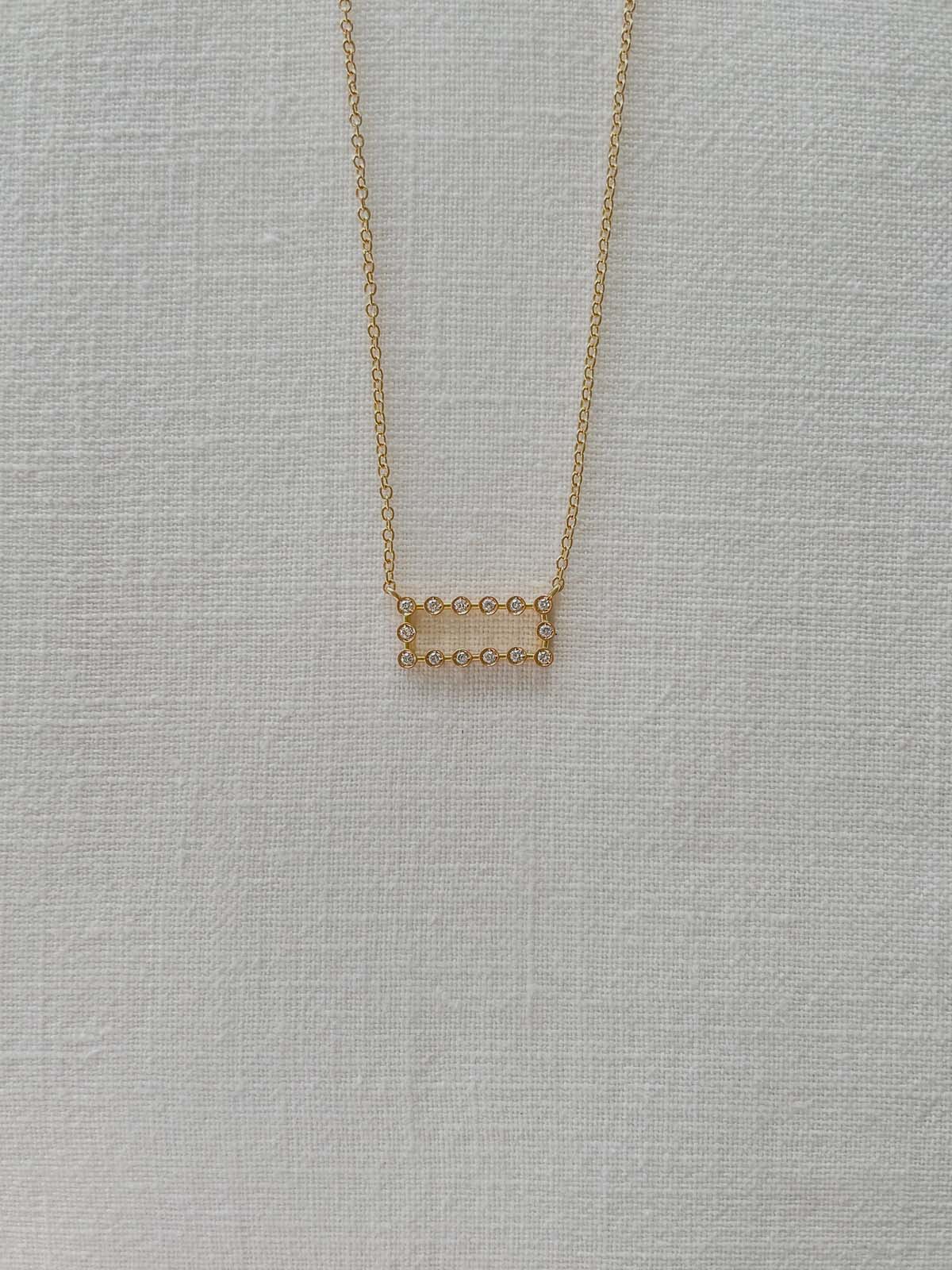 Frame Me - Pendant with 14 diamonds