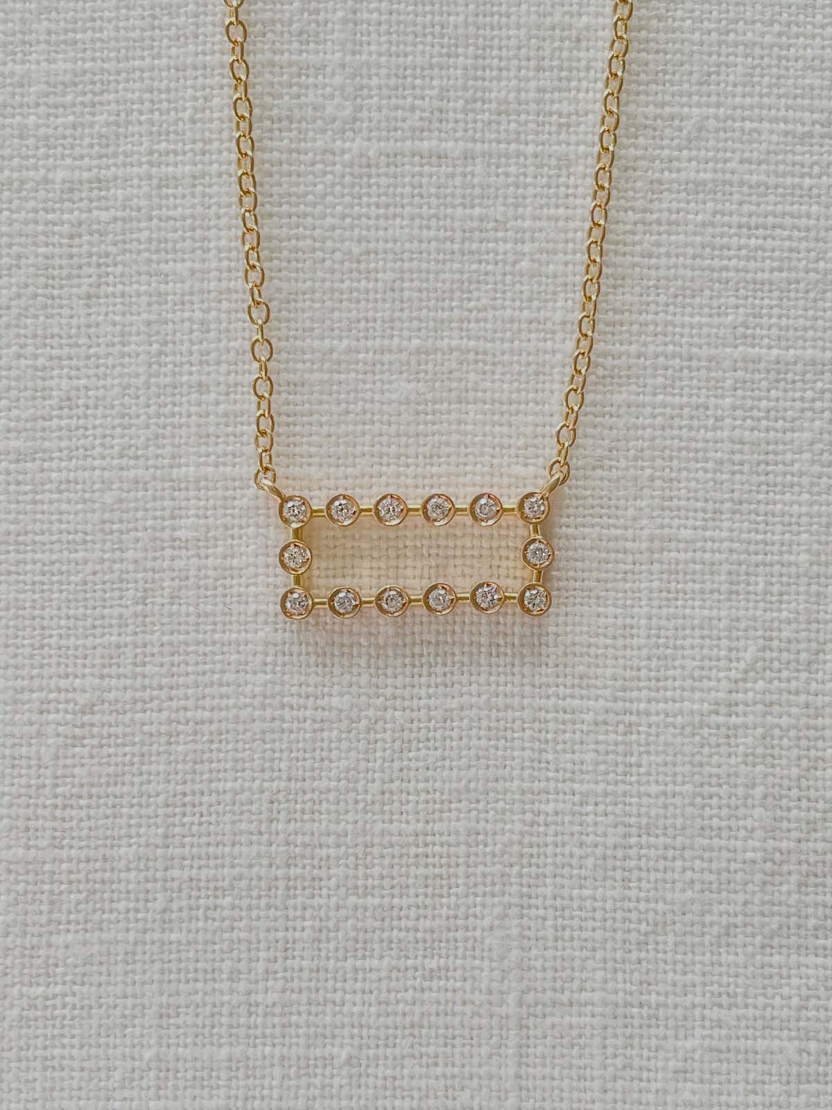 Frame Me - Pendant with 14 diamonds