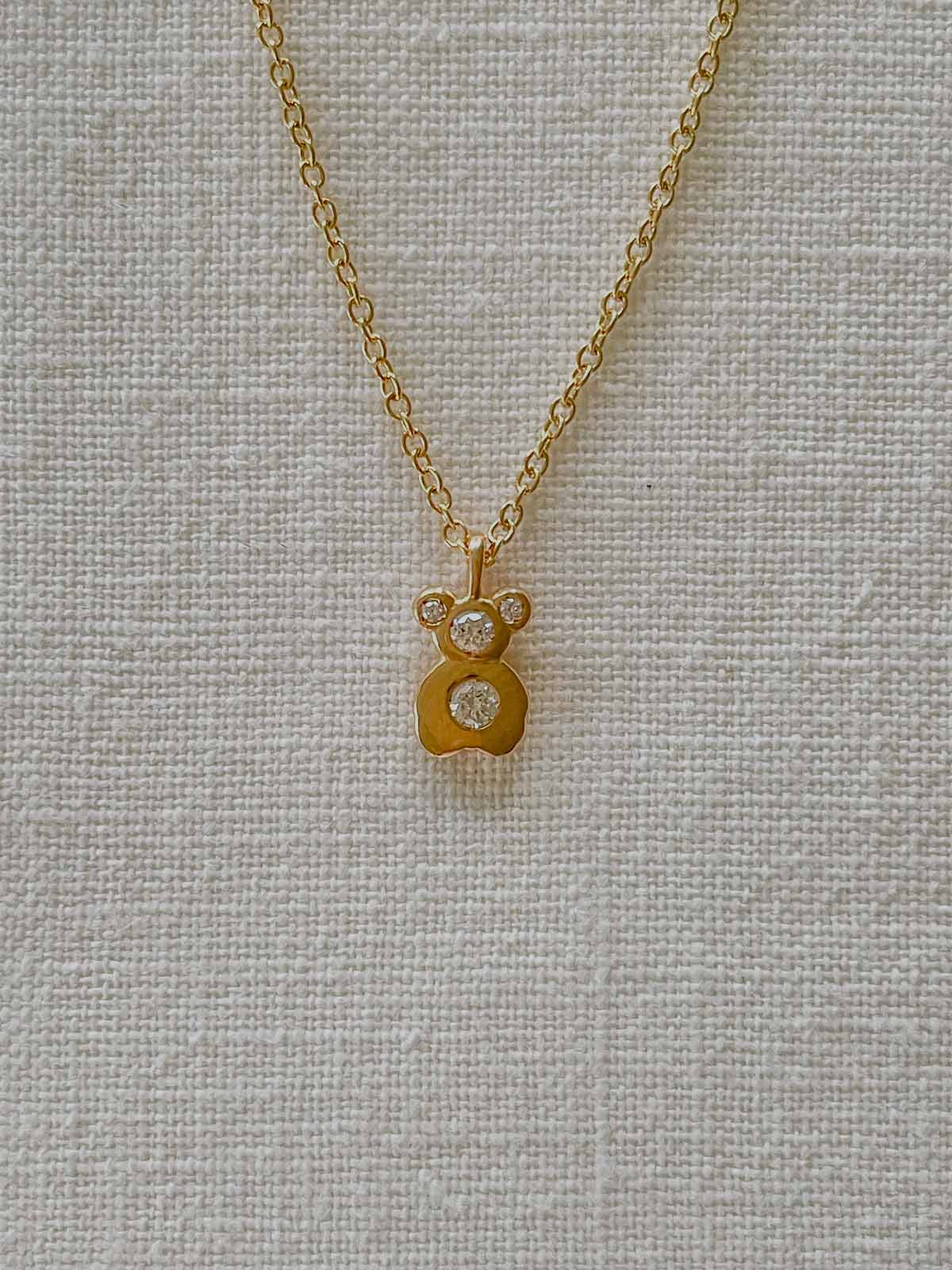 Pooh - Pendant with 4 diamonds