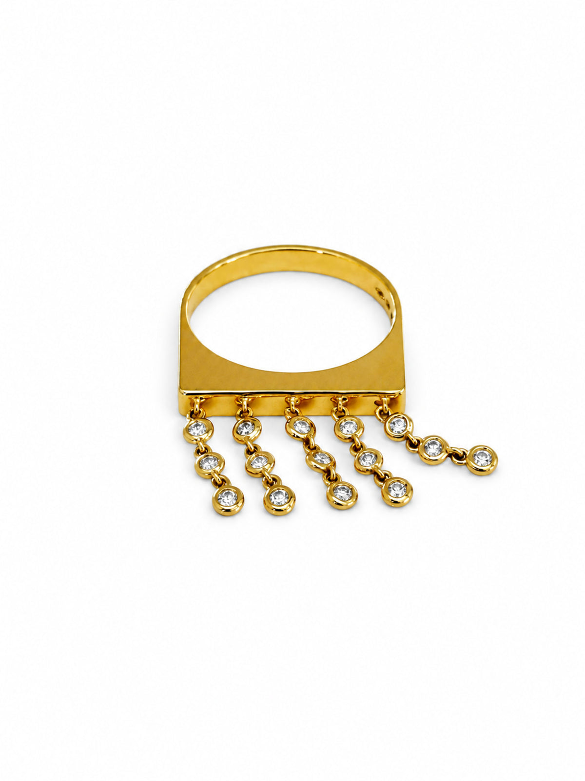 Crafted in 18-karat gold, this kinetic design comes alive the moment you do. Five rows of delicate chains, each carrying three brilliant-cut diamonds, create a shimmer that’s never quite the same twice. Fifteen tiny sparks dancing in every direction with every gesture, every laugh, every conversation.