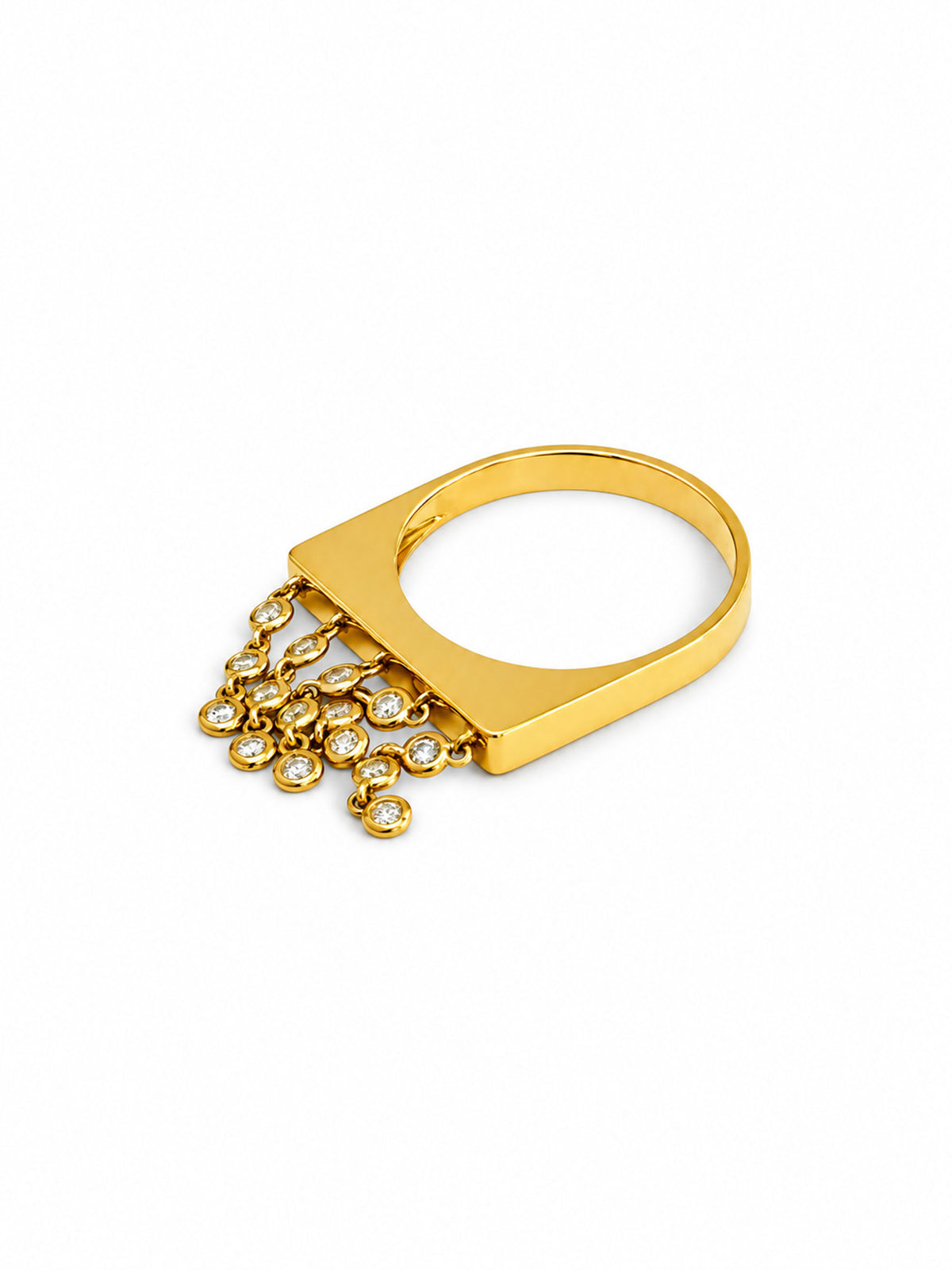 Crafted in 18-karat gold, this kinetic design comes alive the moment you do. Five rows of delicate chains, each carrying three brilliant-cut diamonds, create a shimmer that’s never quite the same twice. Fifteen tiny sparks dancing in every direction with every gesture, every laugh, every conversation.
