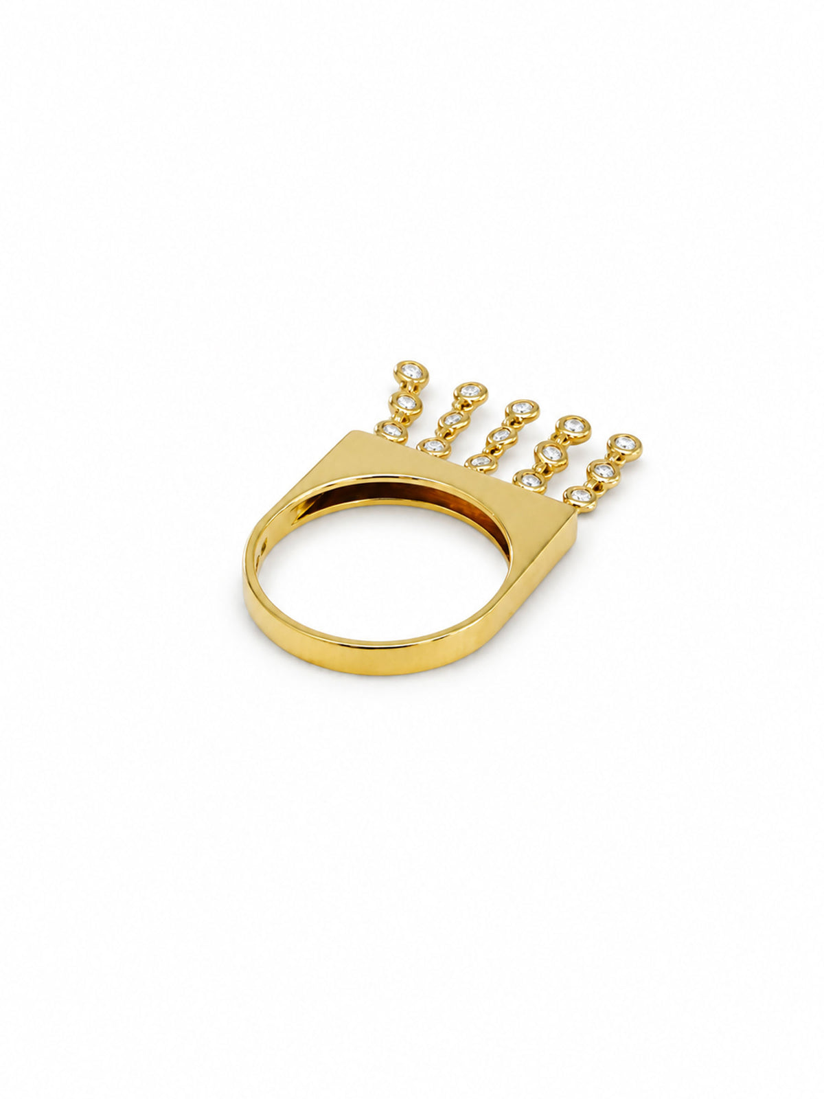 Crafted in 18-karat gold, this kinetic design comes alive the moment you do. Five rows of delicate chains, each carrying three brilliant-cut diamonds, create a shimmer that’s never quite the same twice. Fifteen tiny sparks dancing in every direction with every gesture, every laugh, every conversation.