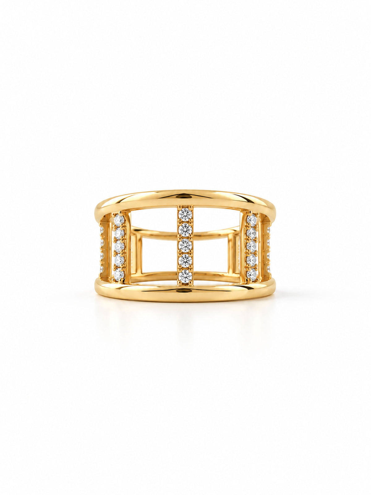 Most people looked at the Statue of Liberty.

I looked at her crown.

While standing beneath one of New York’s most iconic landmarks, I found myself studying the sculptural lines reaching into the sky. Instead of seeing a monument, I saw a ring waiting to be made.

Handcrafted in 18-karat gold and set with brilliant pavé diamonds, Liberty transforms a fragment of the famous crown into a bold, architectural piece of jewellery. Strong graphic lines meet delicate sparkle in a design that feels both timeless an