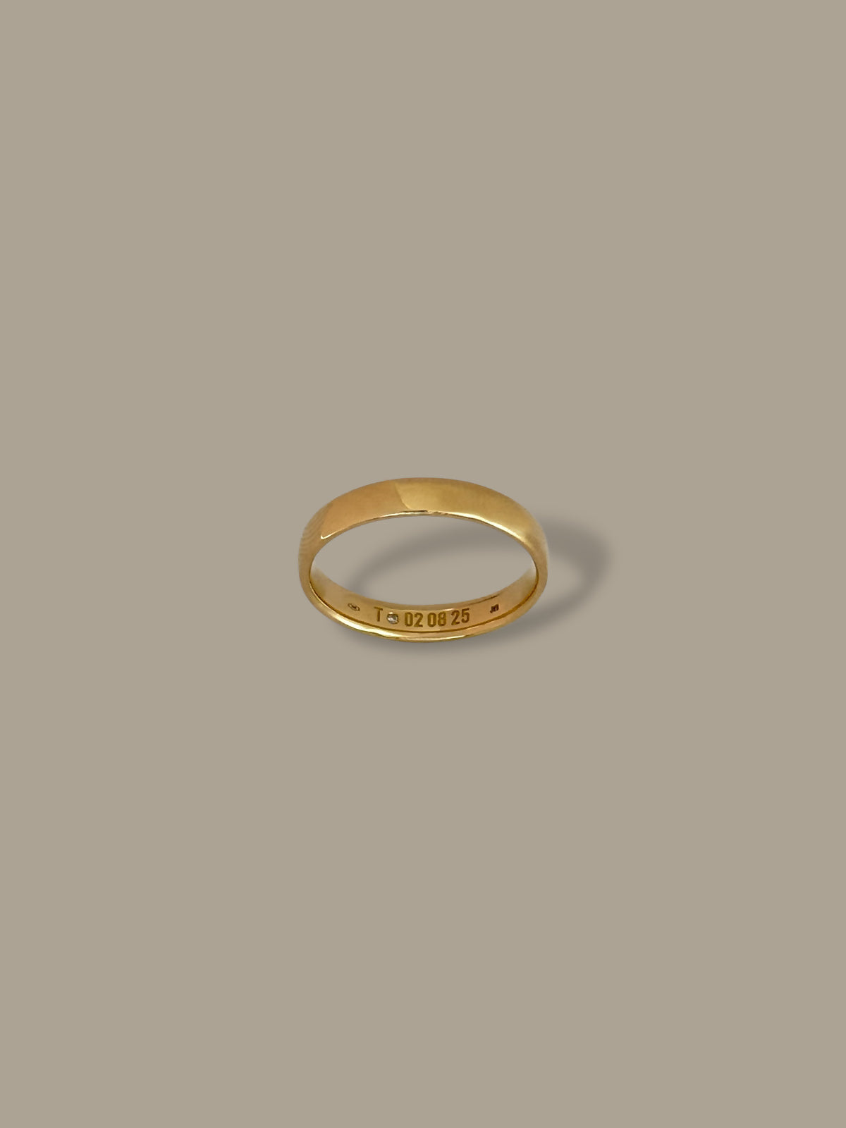 Jonathan - Unisex Wedding Band in 18k Gold