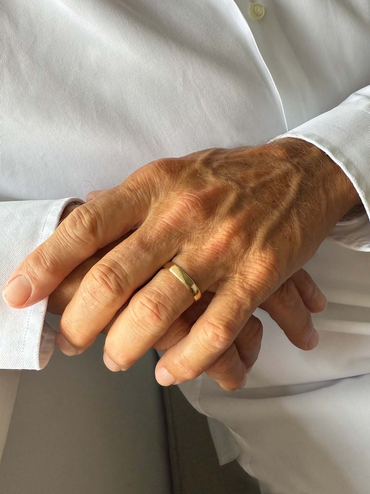 Jonathan - Unisex Wedding Band in 18k Gold