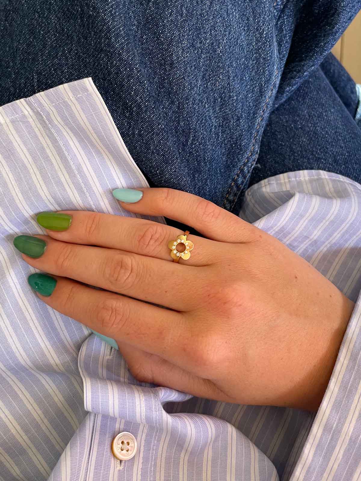Flower Power - Ring with diamonds