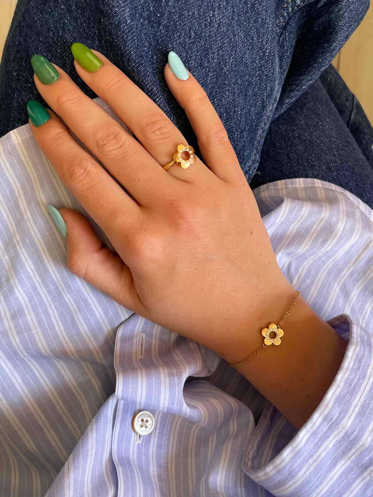 Flower Power - Ring with diamonds