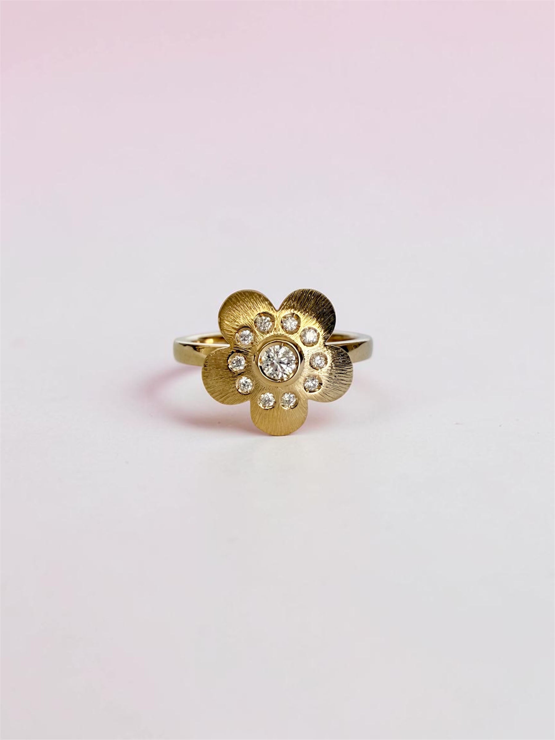 Flower Power Diamond - Ring with Center Diamond and small brilliants