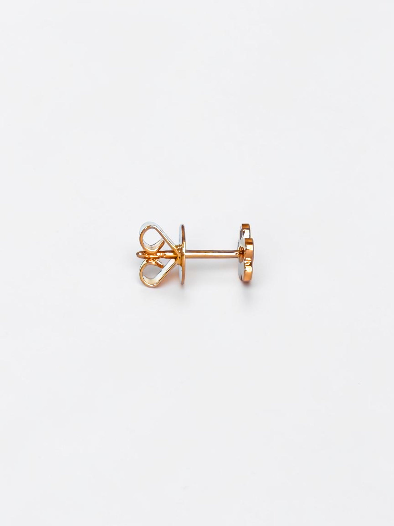 Tiny Flower Power - Ear stud with a diamond