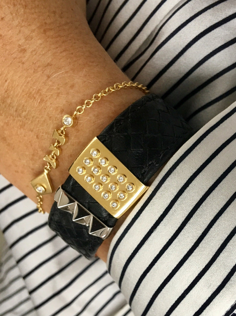 Embracelet woven black with 18k gold buckle