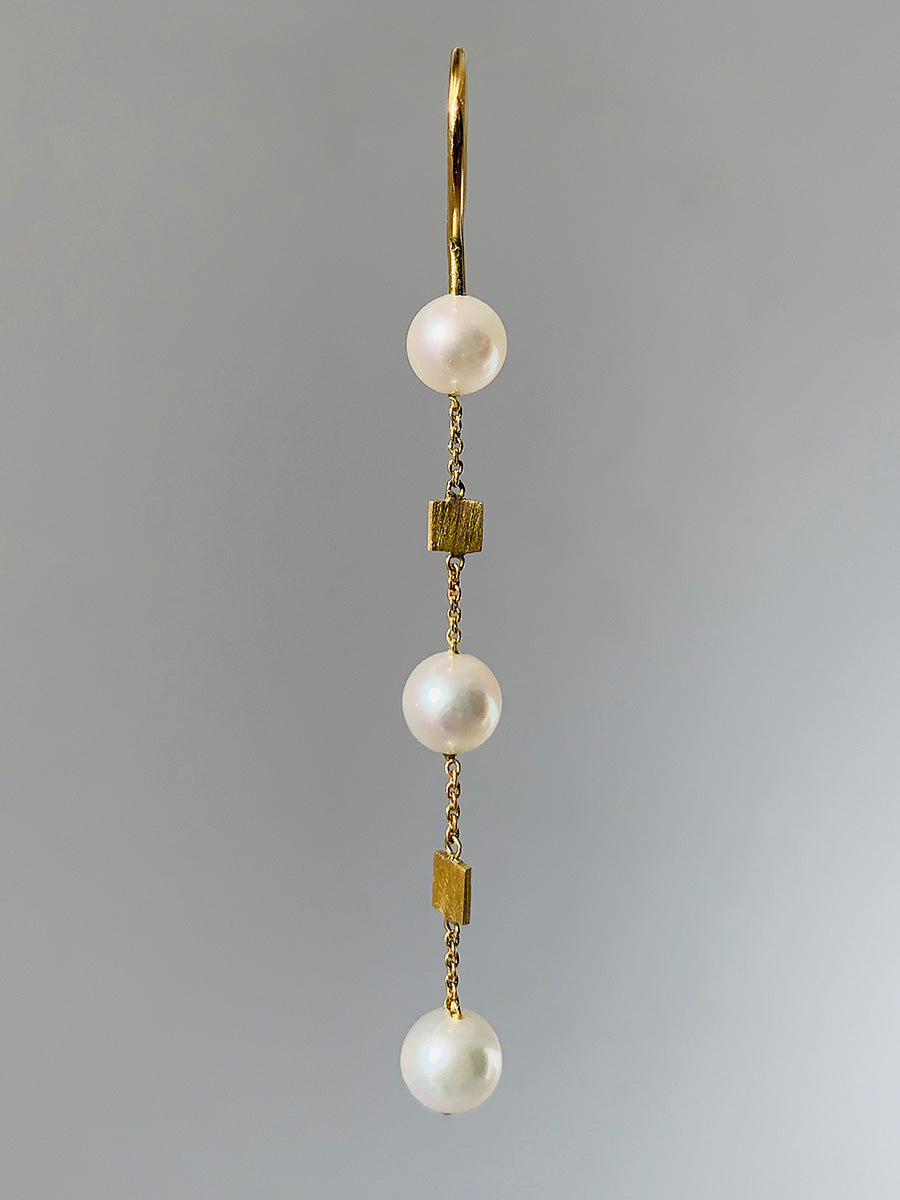 Bubbles - Earring in 18 karat gold with Akoya pearls