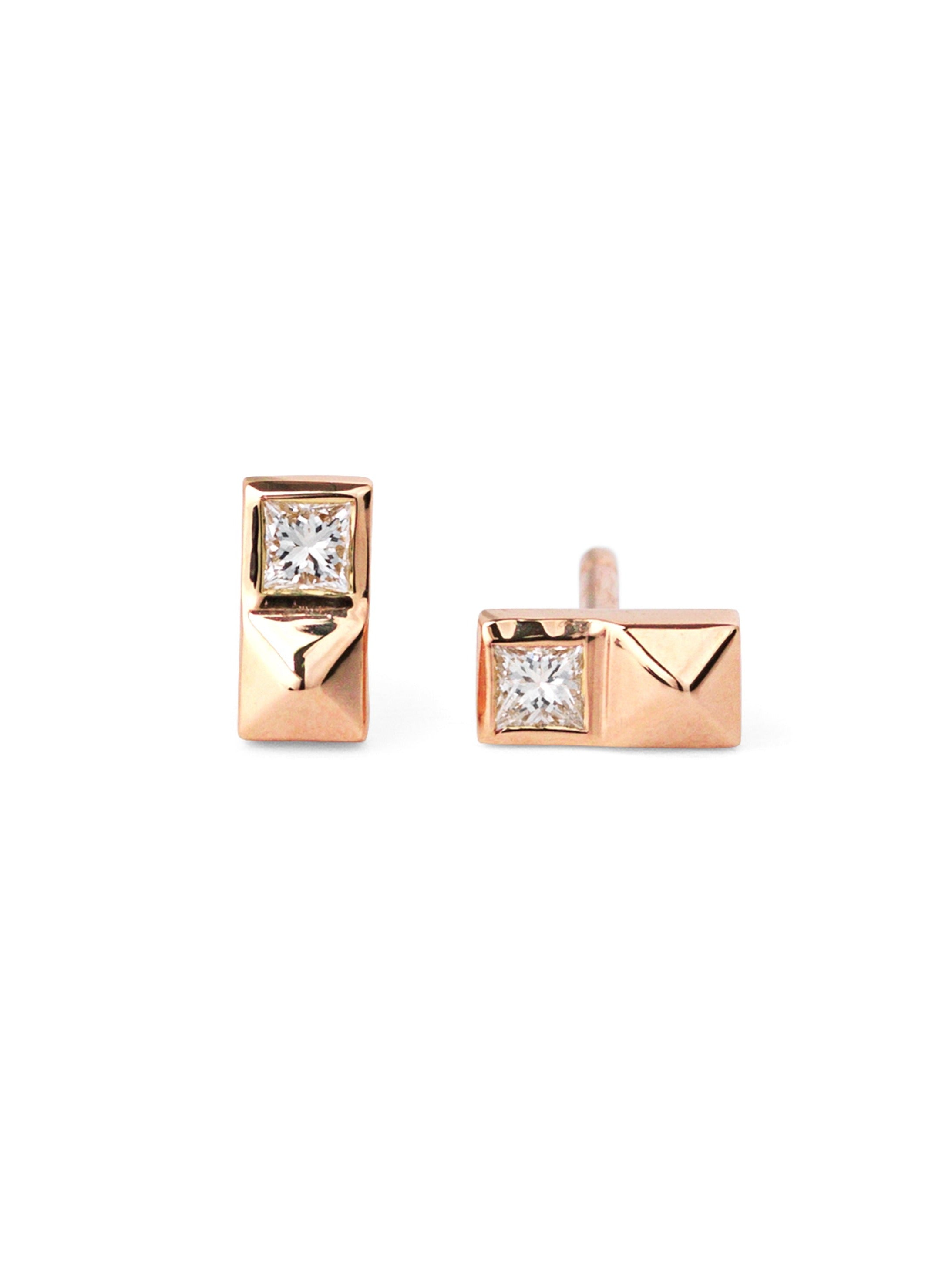 Pyramid - Studs with square diamonds