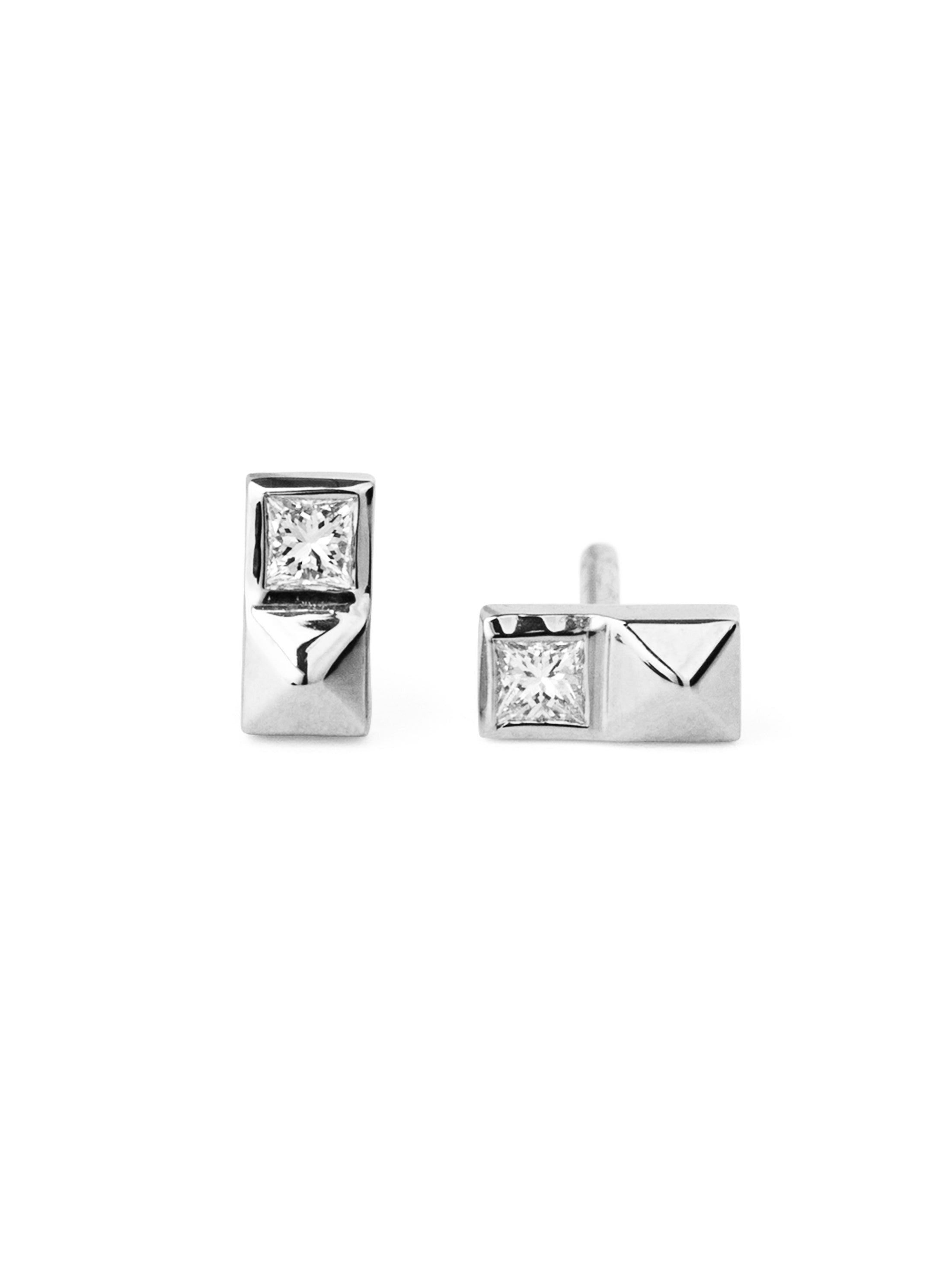 Pyramid - Studs with square diamonds