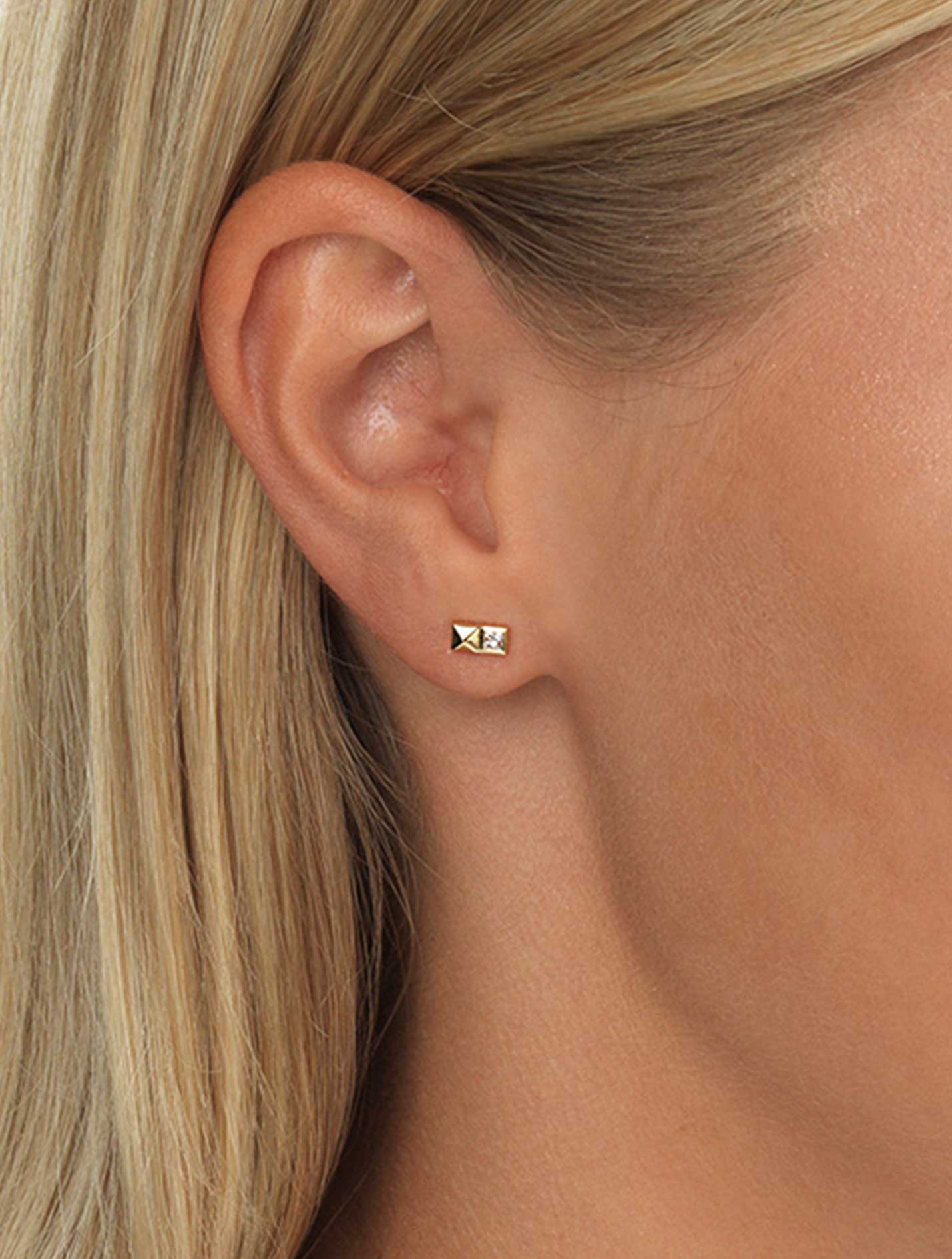 Pyramid - Studs with square diamonds